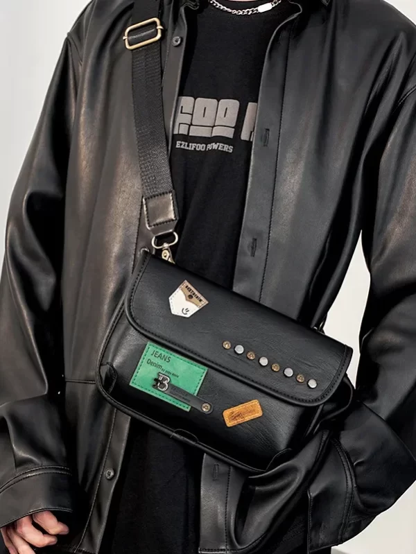 Bolsa tiracolo masculina com rebite de crachá, aba pequena, bolsas de ombro masculinas, bolsas de luxo, moda