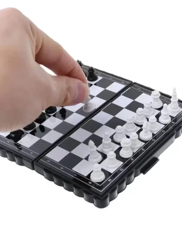 Mini Conjunto De Xadrez Magnético Dobrável Magnético Plástico Tabuleiro Jogo Portátil Kid Toy Portátil Ao Ar Livre - Image 4